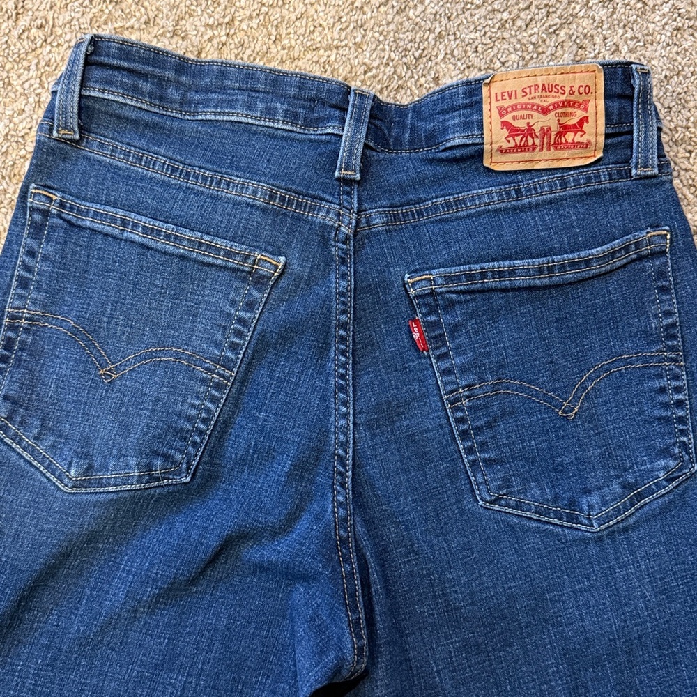 High Rise Bootcut Levi’s - Picture 3 of 4